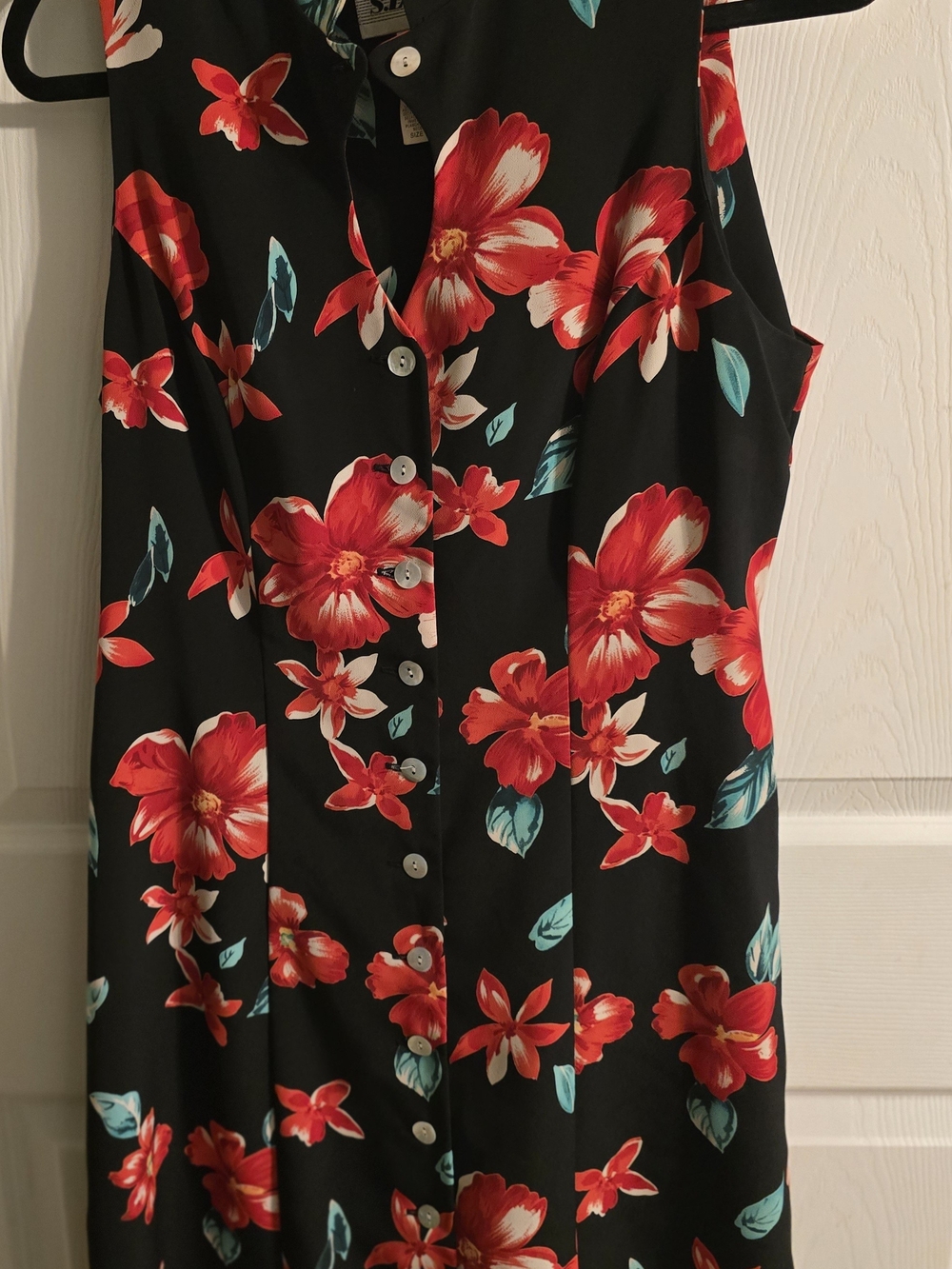 Vintage S.L. Fashions Black Sleeveless Button-Front Top with Red Floral Print
